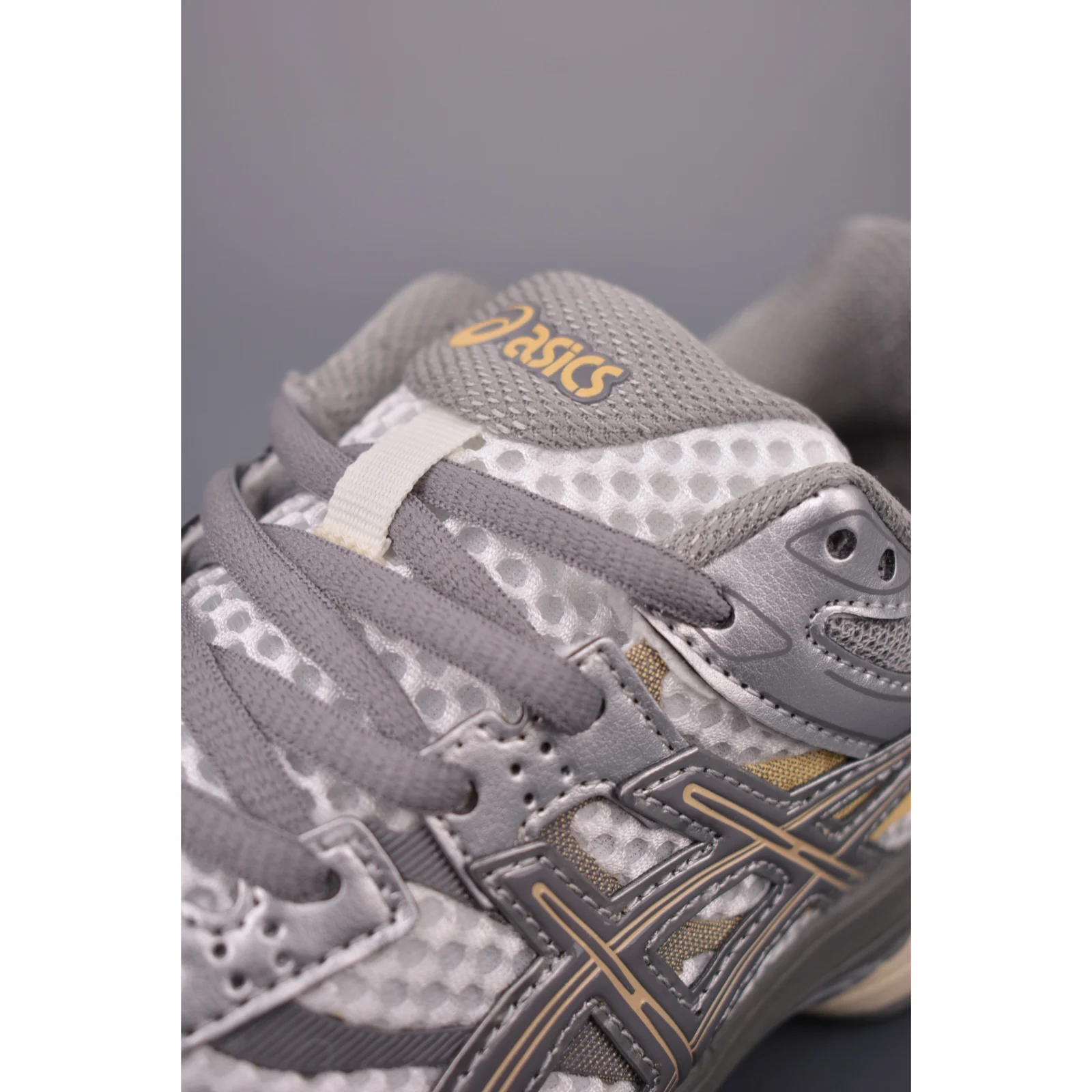 ASICS GEL-CUMULUS 16 Cream / Clay Grey · 1203A733-101