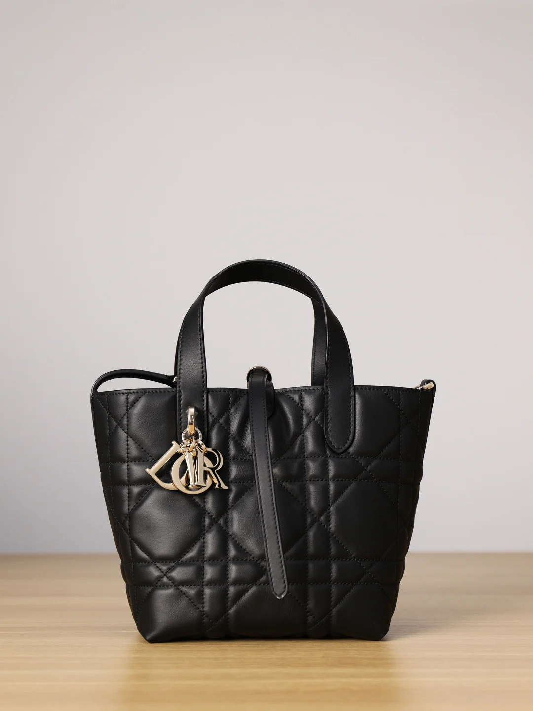 Small Dior Toujours Vertical Tote Bag Black Macrocannage · M2835OSNW_M900