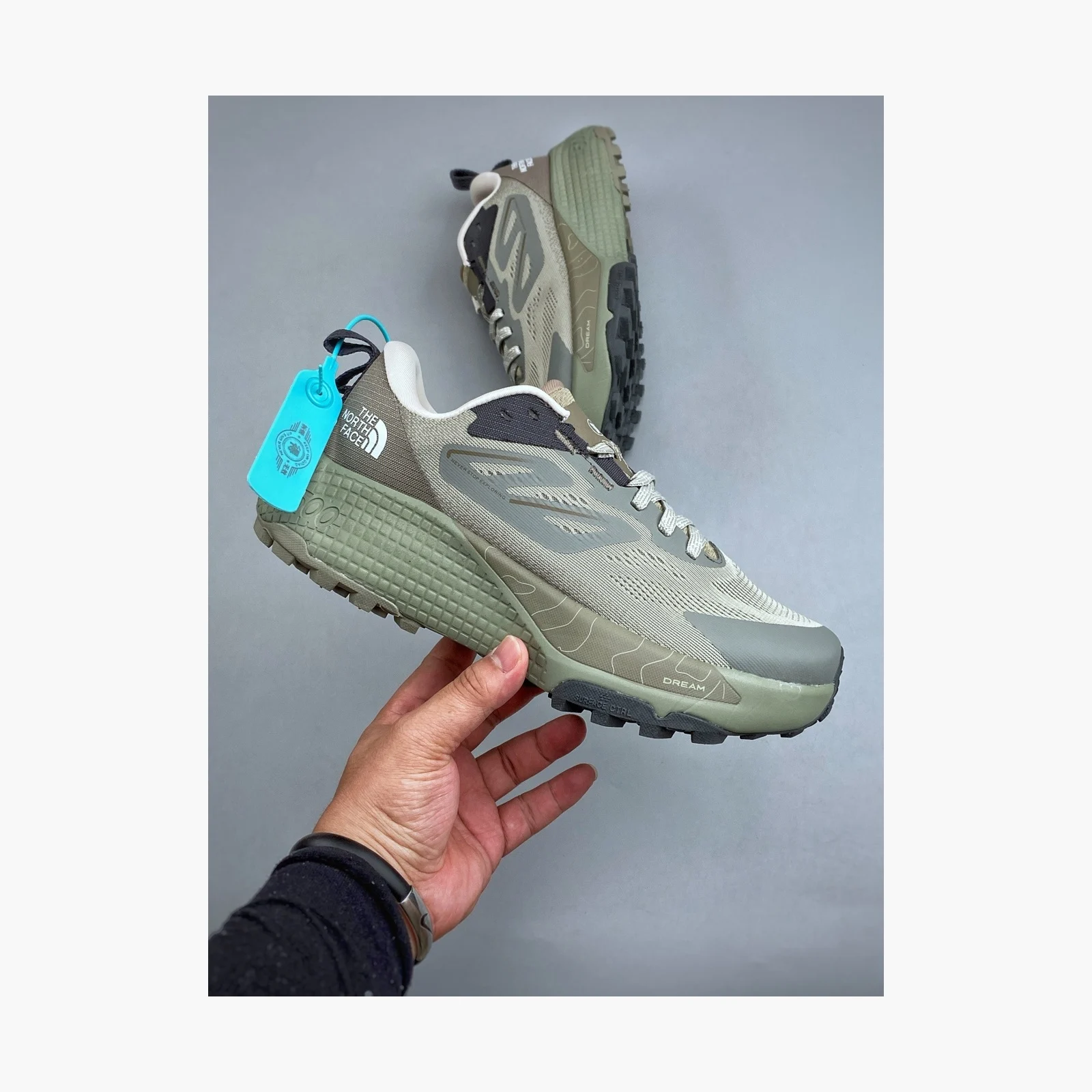 The North Face Men’s Altamesa 500 Concrete/Smoked Pearl · NF0A83N3-511