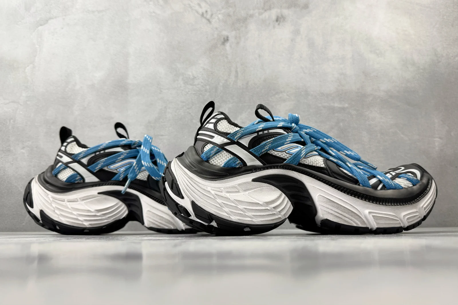 Balenciaga 6XL Extreme Laces Sneaker White/Blue/Black · 863710W6XEX9401