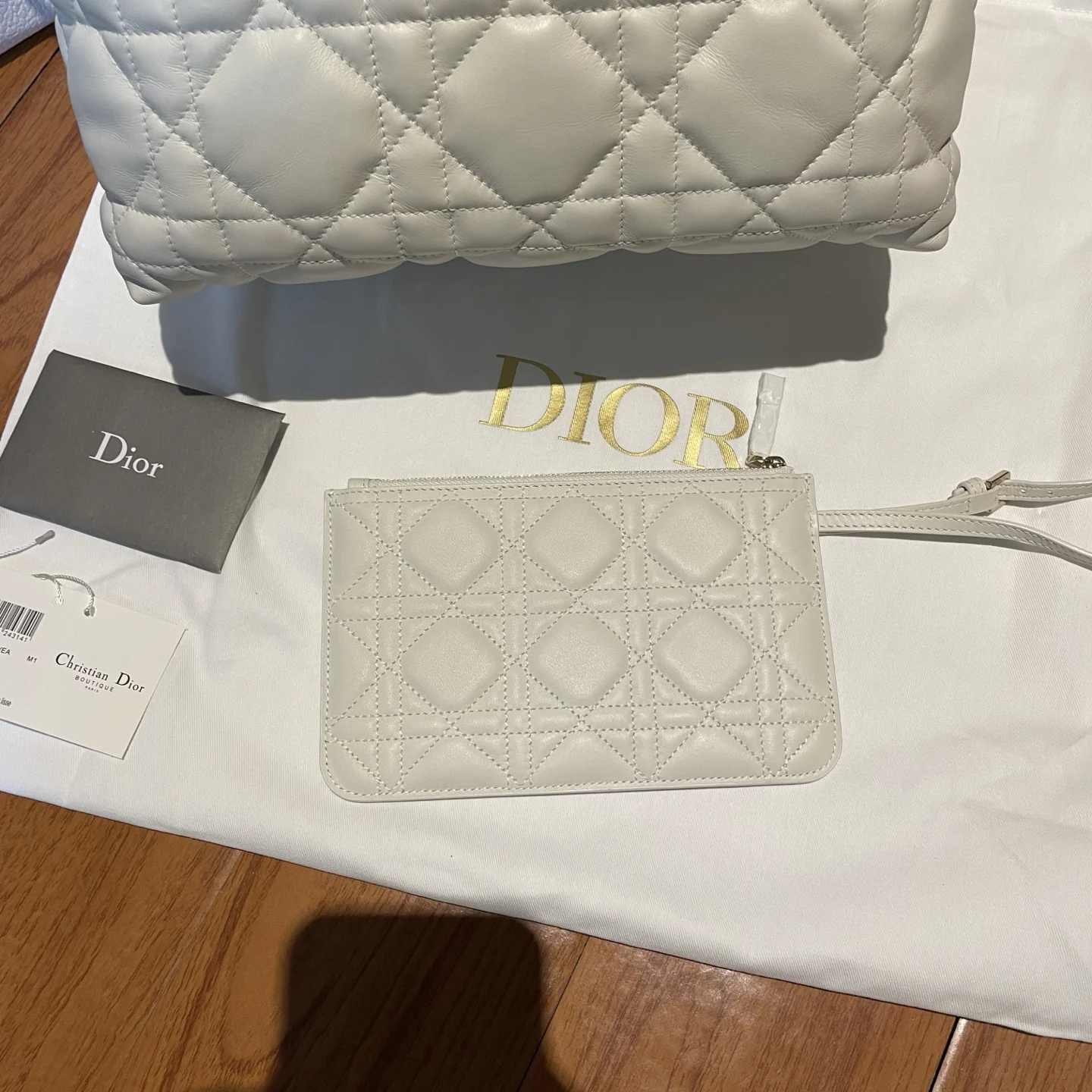 Medium Dior Toujours Bag Latte Macrocannage · M2821OSNW_M030
