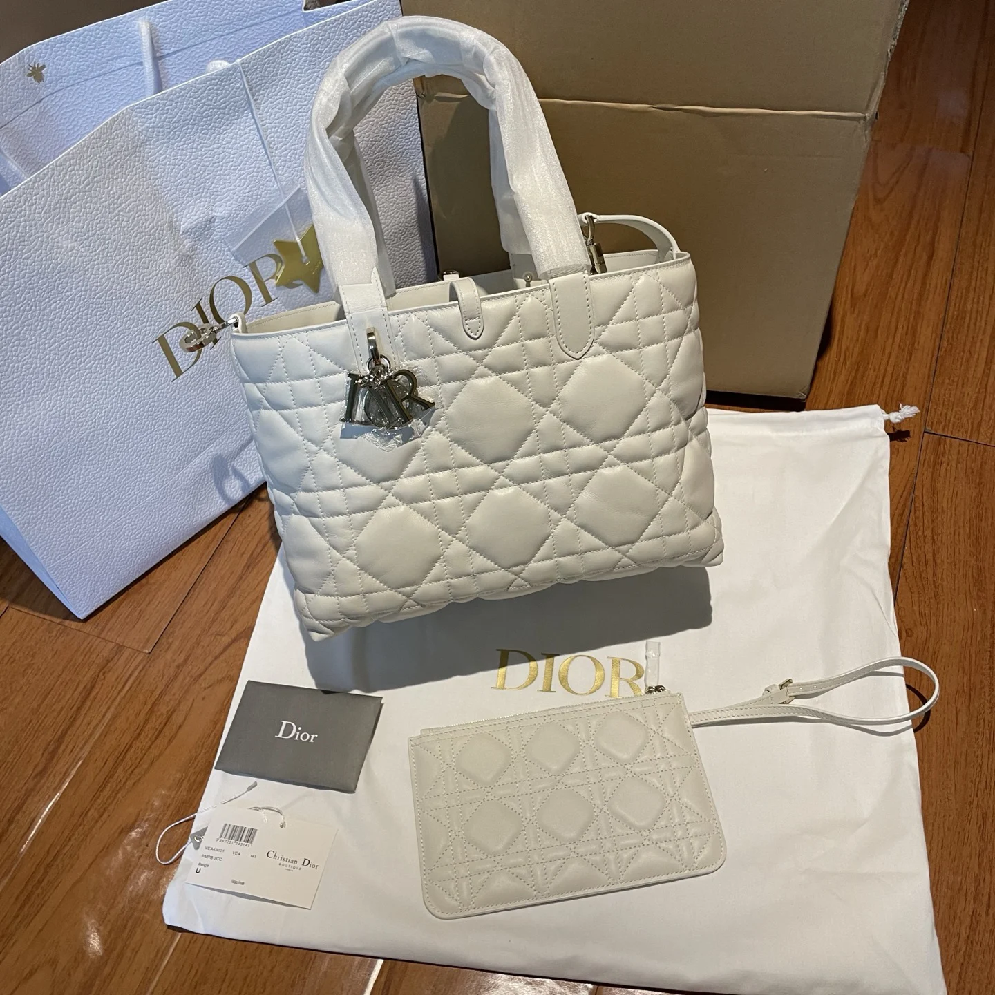Medium Dior Toujours Bag Latte Macrocannage · M2821OSNW_M030
