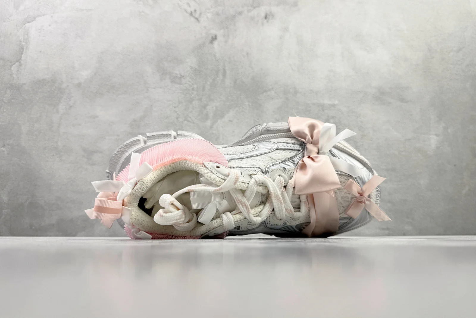 Balenciaga 3XL Lace Sneaker White/Light Pink · 832994WXLMC9050
