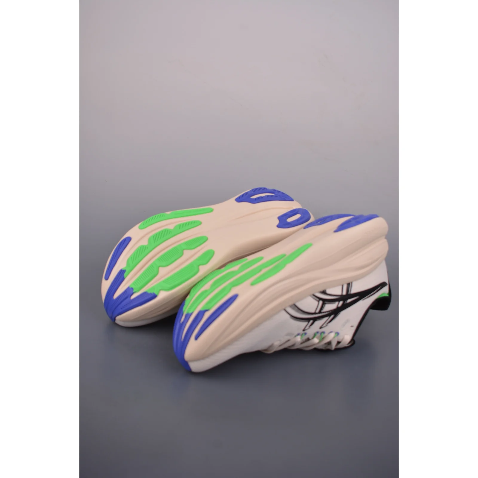 ASICS GEL-NIMBUS 28 Seashell / Black · 1011C127-800