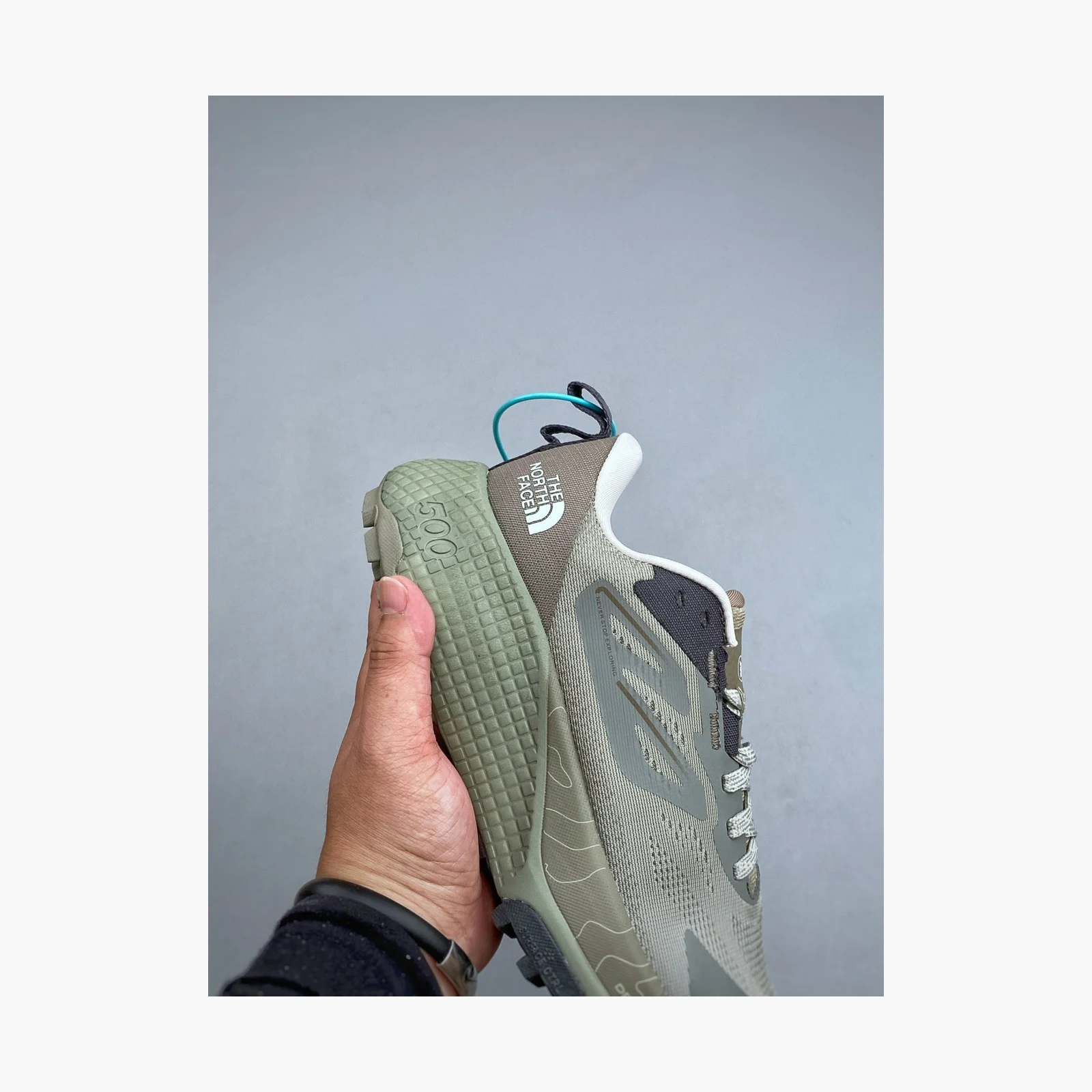 The North Face Men’s Altamesa 500 Concrete/Smoked Pearl · NF0A83N3-511