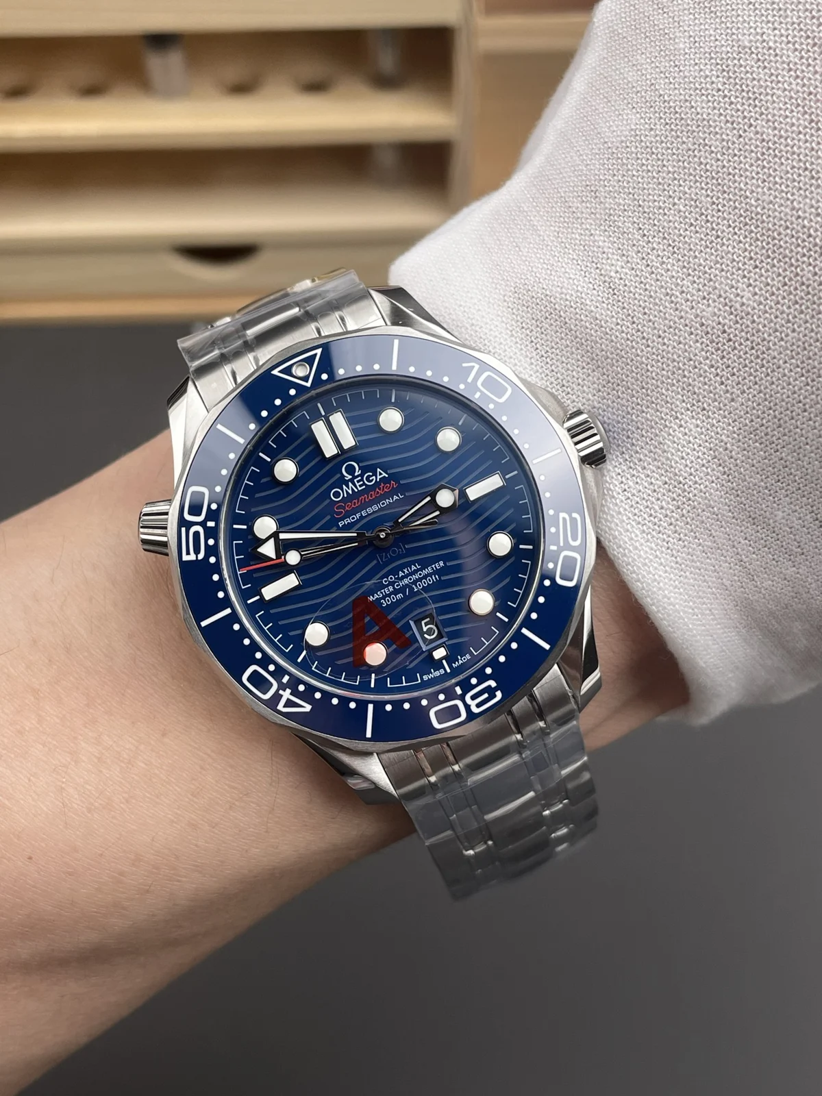 Omega Seamaster Diver 300M 42 mm Blue Dial Steel Bracelet Blue dial / steel bracelet · 210.30.42.20.03.001