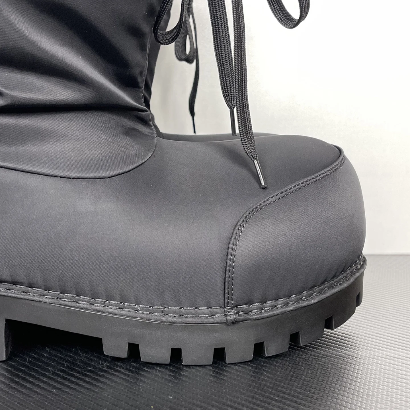 Balenciaga Alaska Low Boot Black · 780561W4SA11000