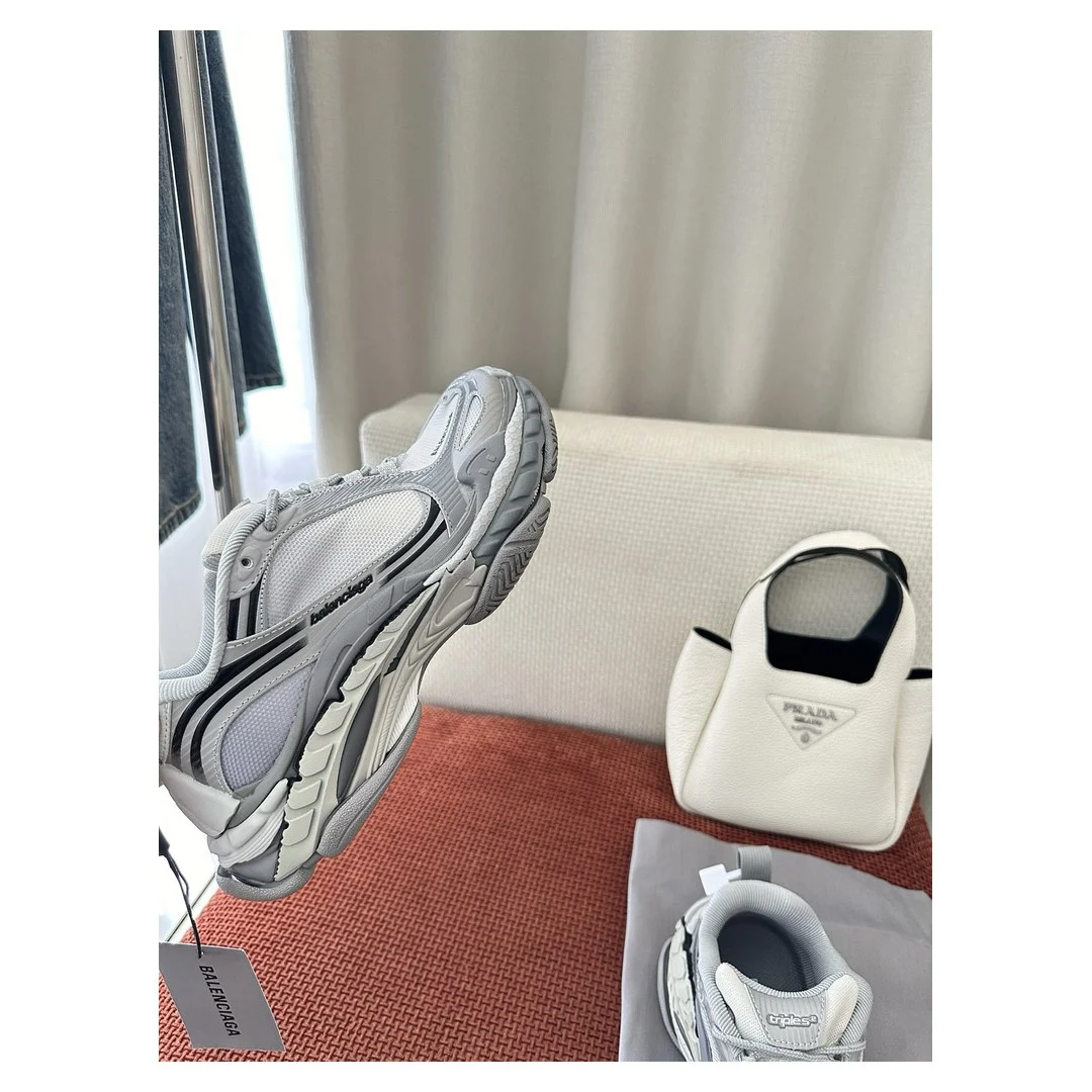 Balenciaga Triple S.2 Gradient Sneaker Grey · 865849WTR2G1800