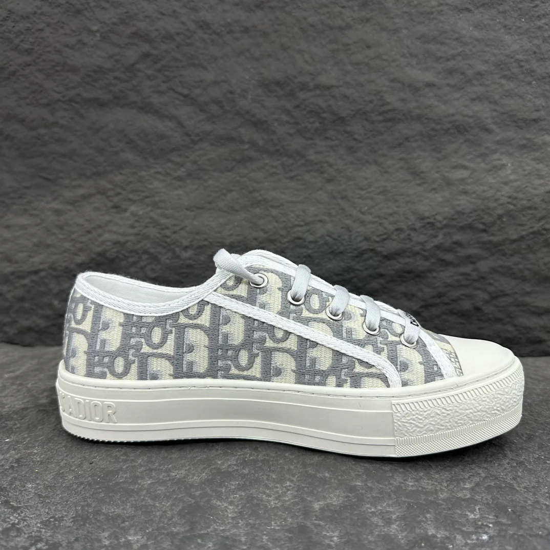 Dior Walk'n'Dior Sneaker Stone Gray Dior Oblique Embroidered Cotton · KCK211OBE_S33G