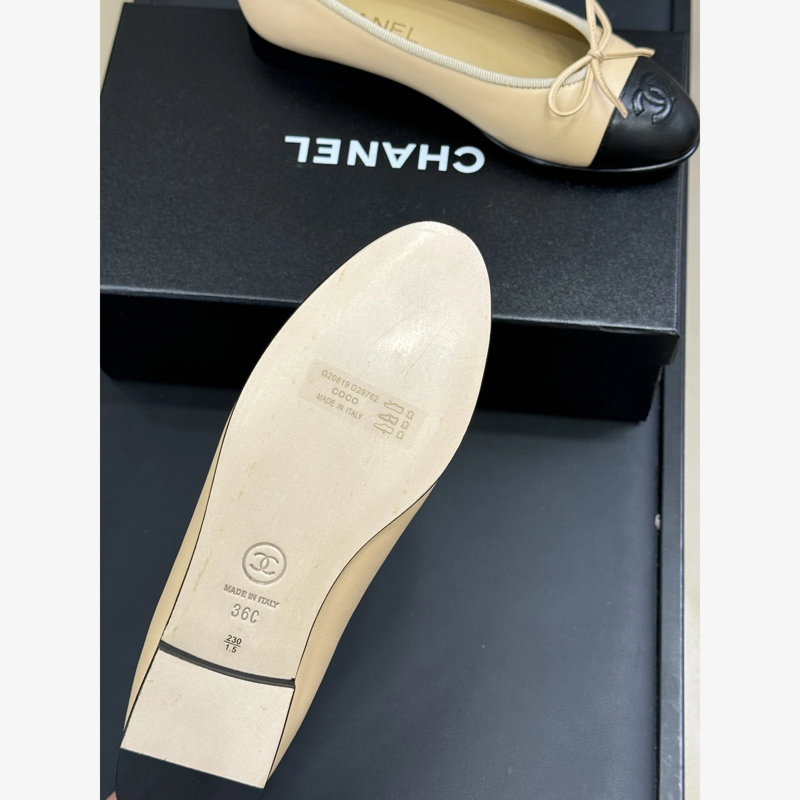 Chanel Ballet Flats G02819 · Beige & Black Lambskin Beige & Black · Lambskin