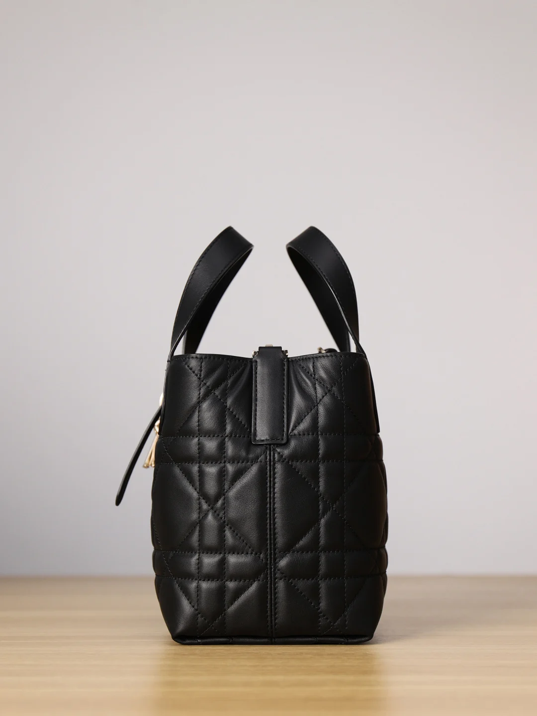 Small Dior Toujours Vertical Tote Bag Black Macrocannage · M2835OSNW_M900