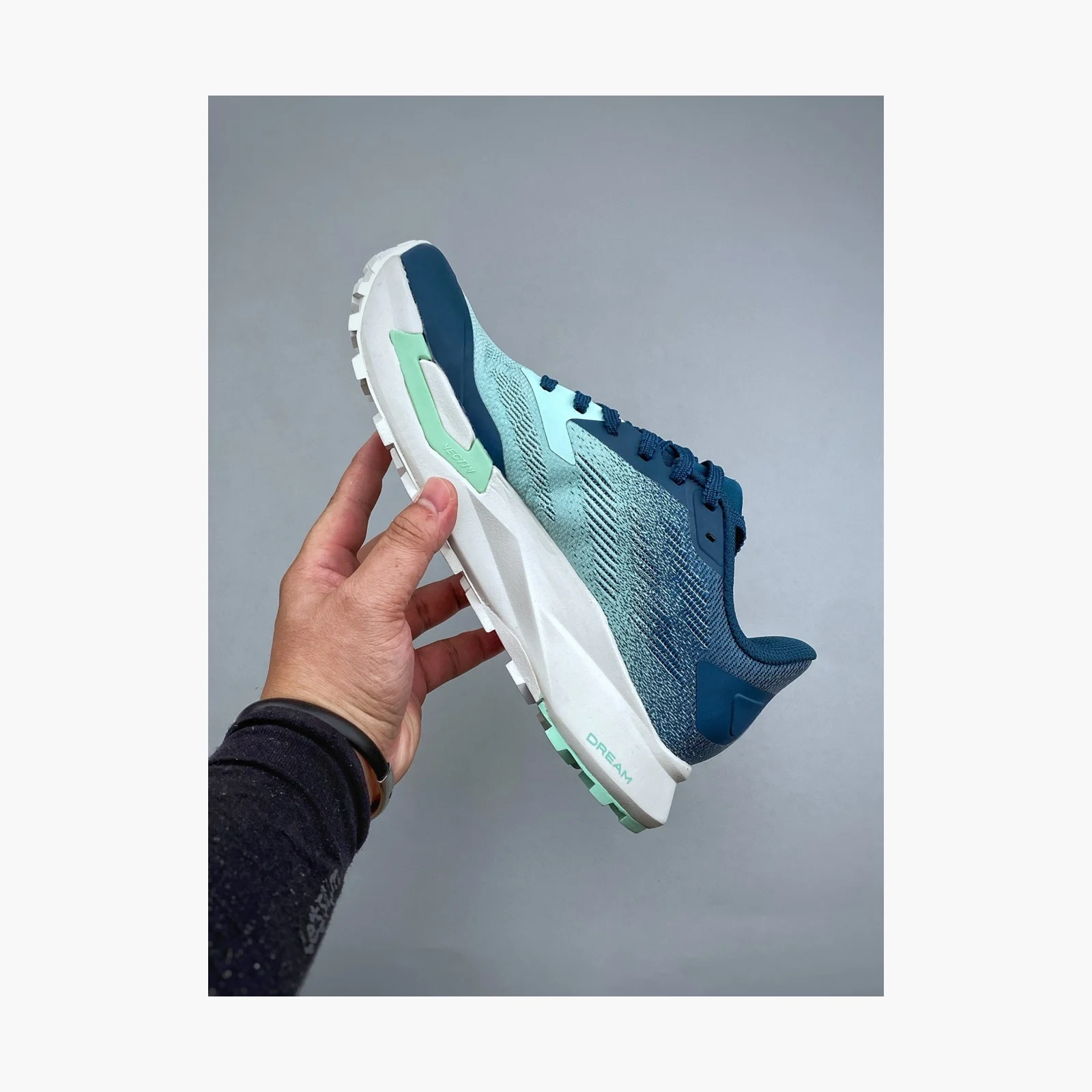 The North Face Women’s VECTIV Enduris 4 Transcendent Grey/Lemon Mist · NF0A8AEQ-6R8