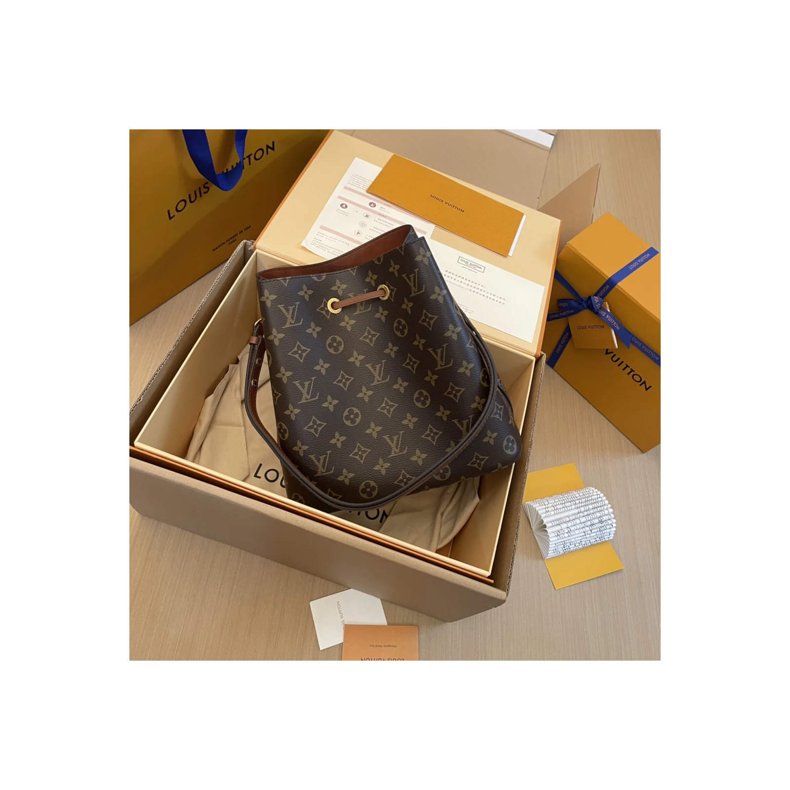 Louis Vuitton NéoNoé MM Monogram Monogram · Caramel Brown · M44887