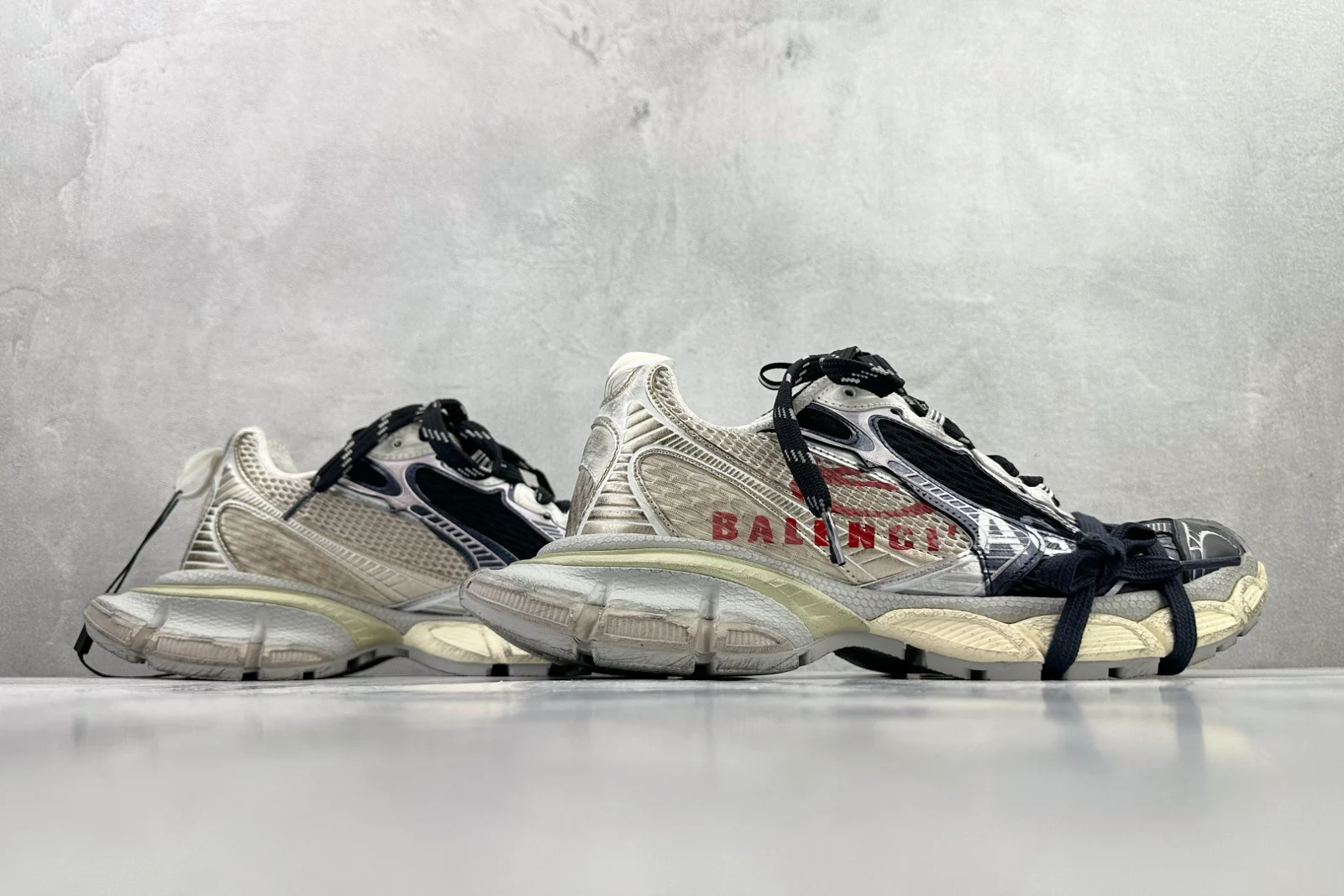 Balenciaga 3XL Split Logo Sneaker Eggshell / Red / Navy · 840090W3XSG9161