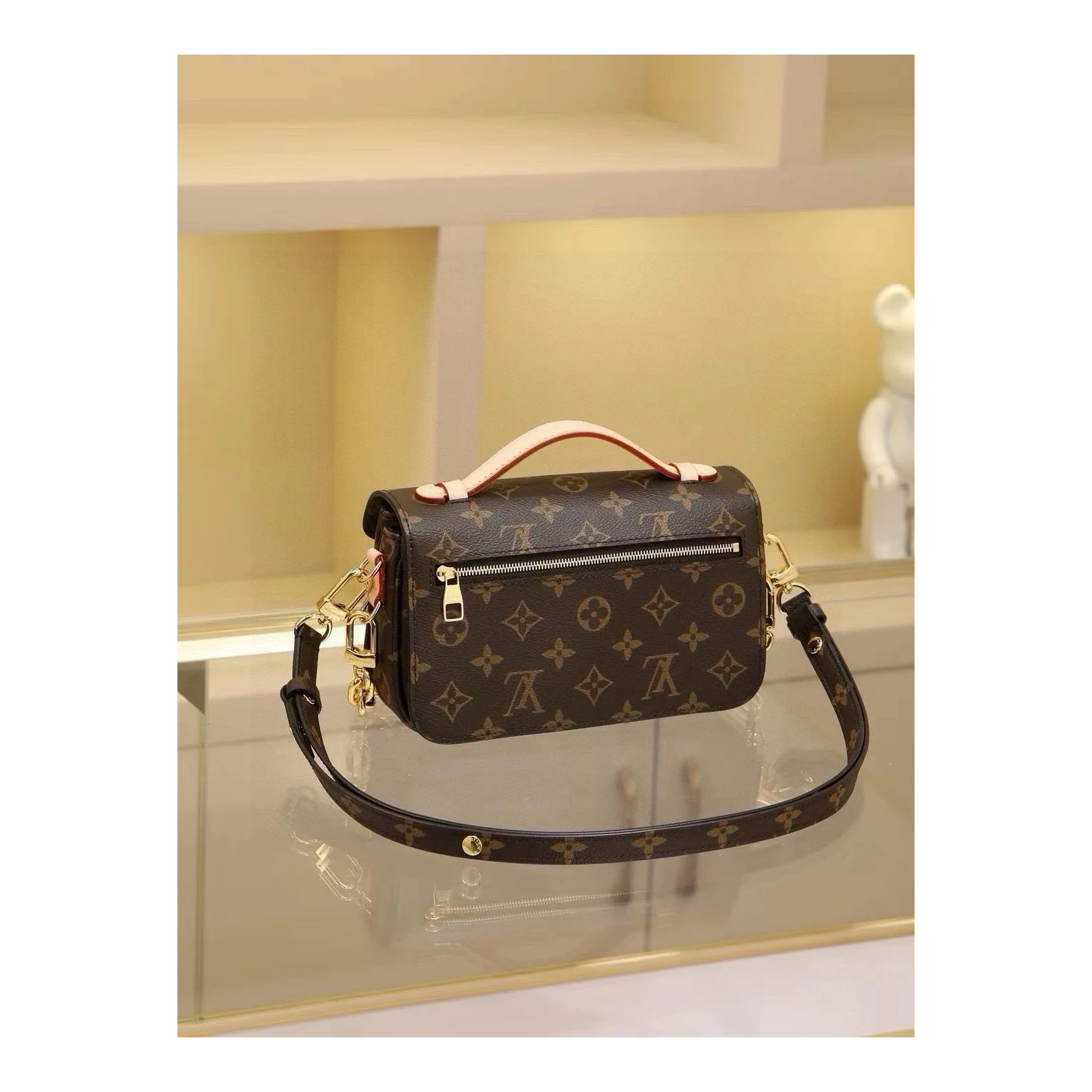 Louis Vuitton Pochette Métis East-West Monogram Monogram · M46279