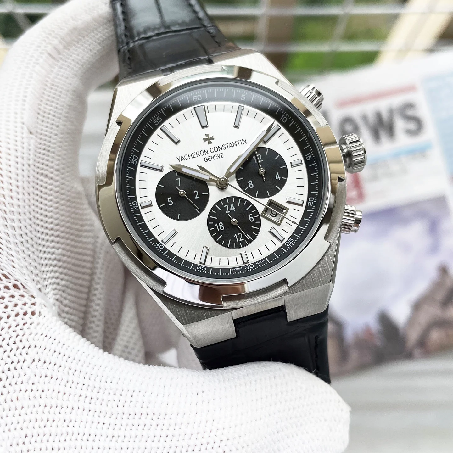 Vacheron Constantin Overseas Chronograph 5520V Watch — image 3