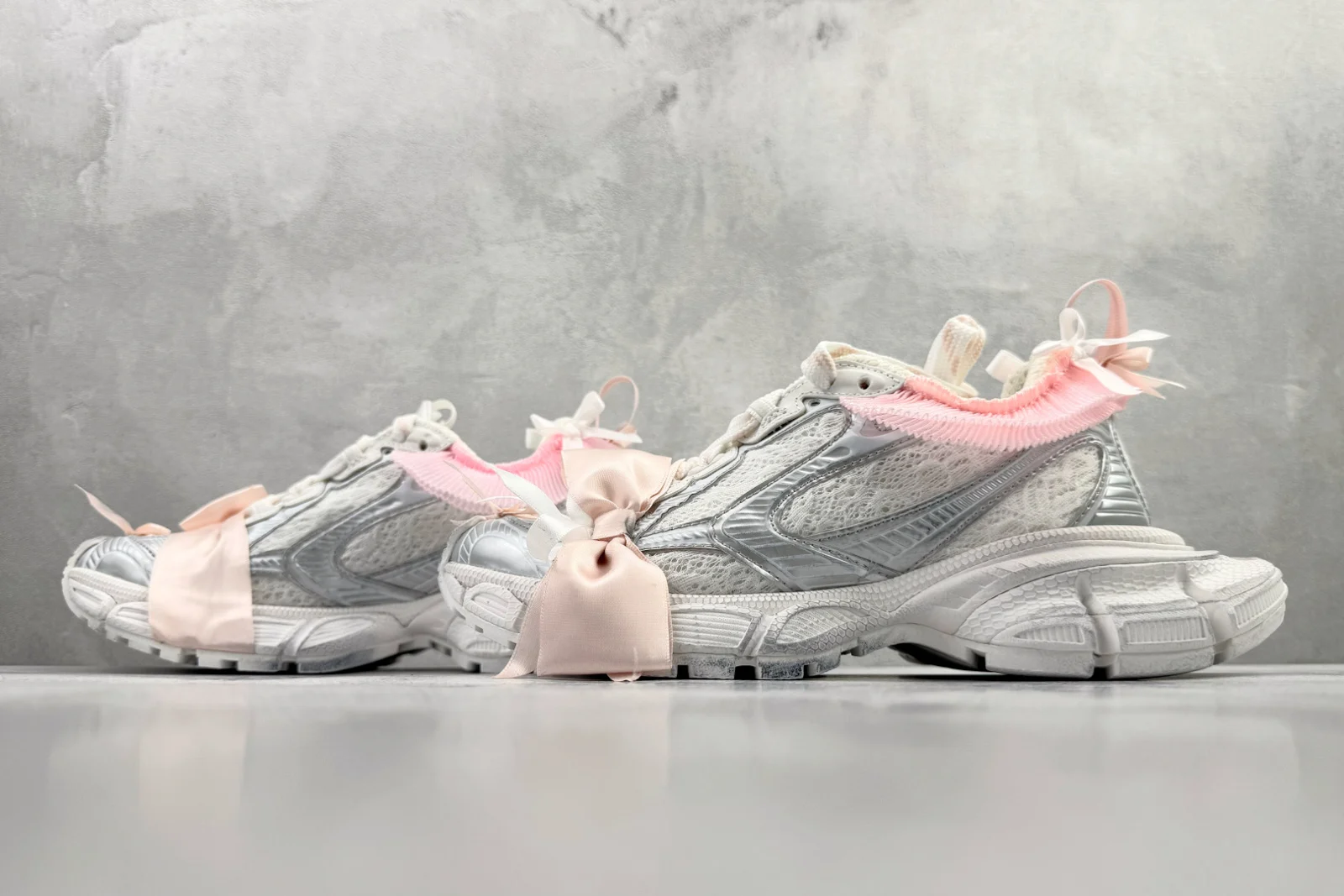 Balenciaga 3XL Lace Sneaker White/Light Pink · 832994WXLMC9050