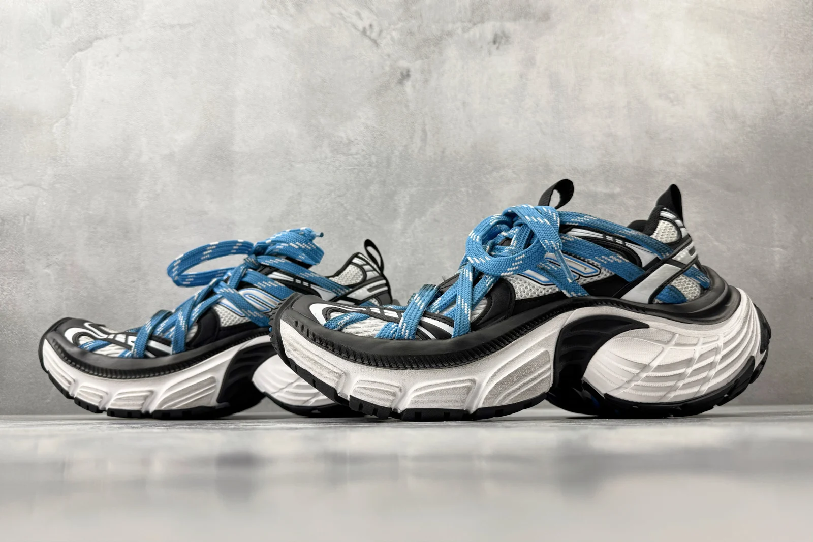 Balenciaga 6XL Extreme Laces Sneaker White/Blue/Black · 863710W6XEX9401