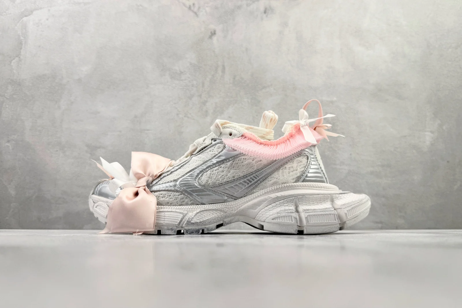 Balenciaga 3XL Lace Sneaker White/Light Pink · 832994WXLMC9050
