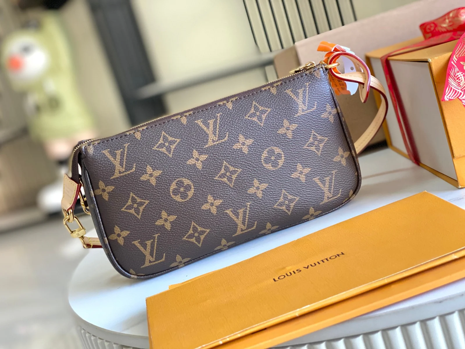 Louis Vuitton Pochette Accessoires Monogram Monogram · M82766