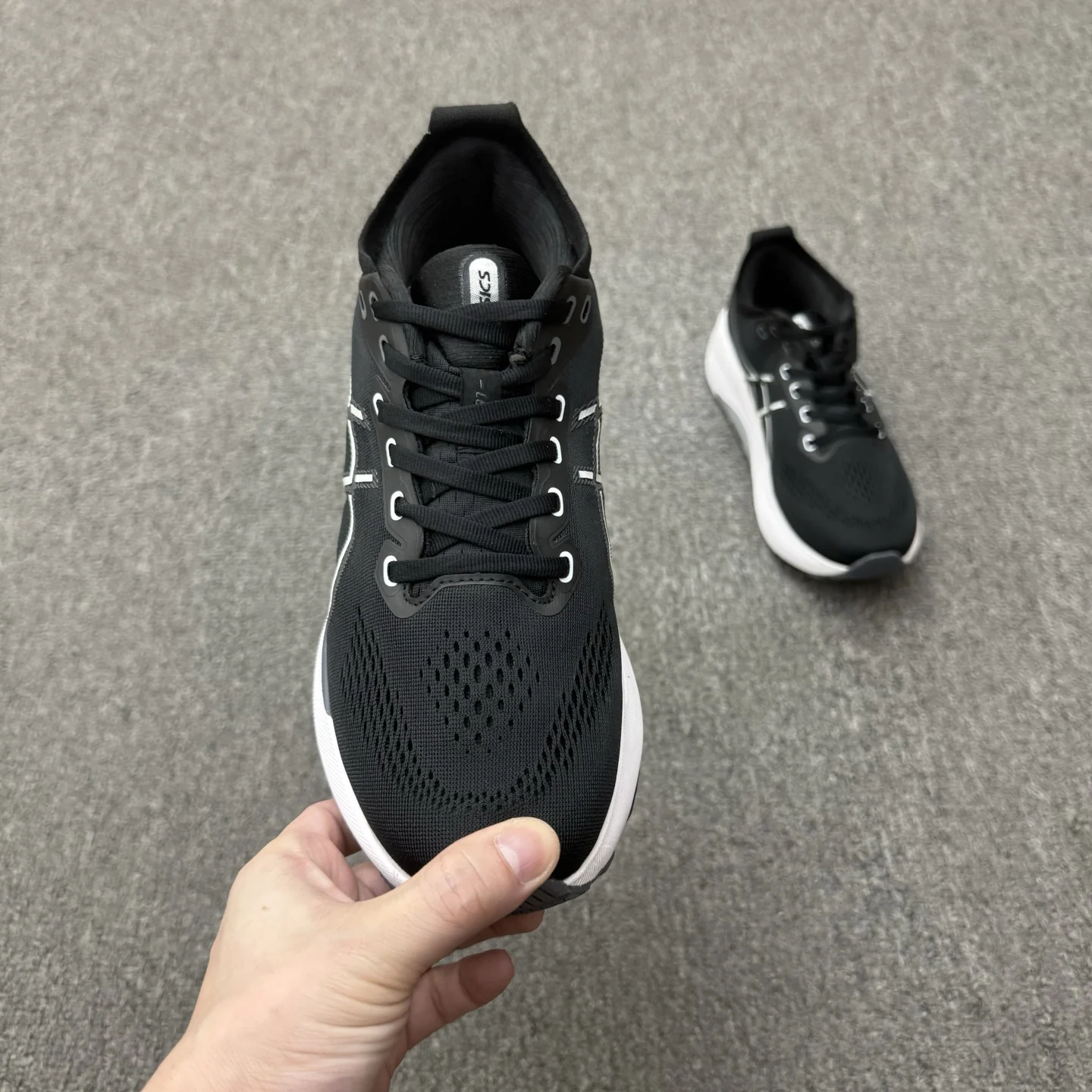 ASICS GEL-KAYANO 31 Black / White · 1011B867-002