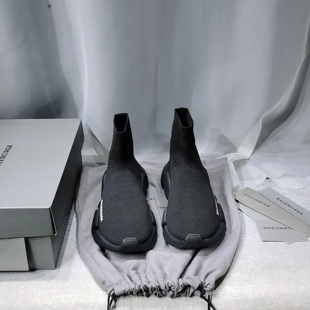 Balenciaga Speed 2.0 Black · 617239W2DB11013