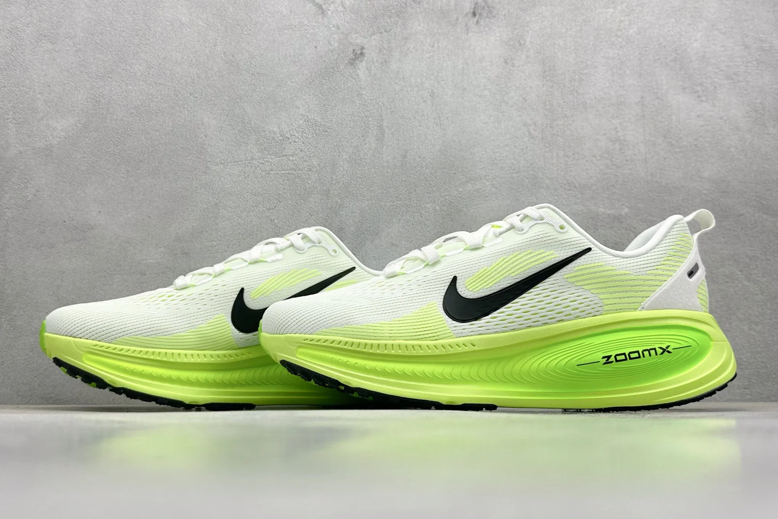 Nike Vomero 18 Women · White / Electric Green / Volt / Black · HM6804-102