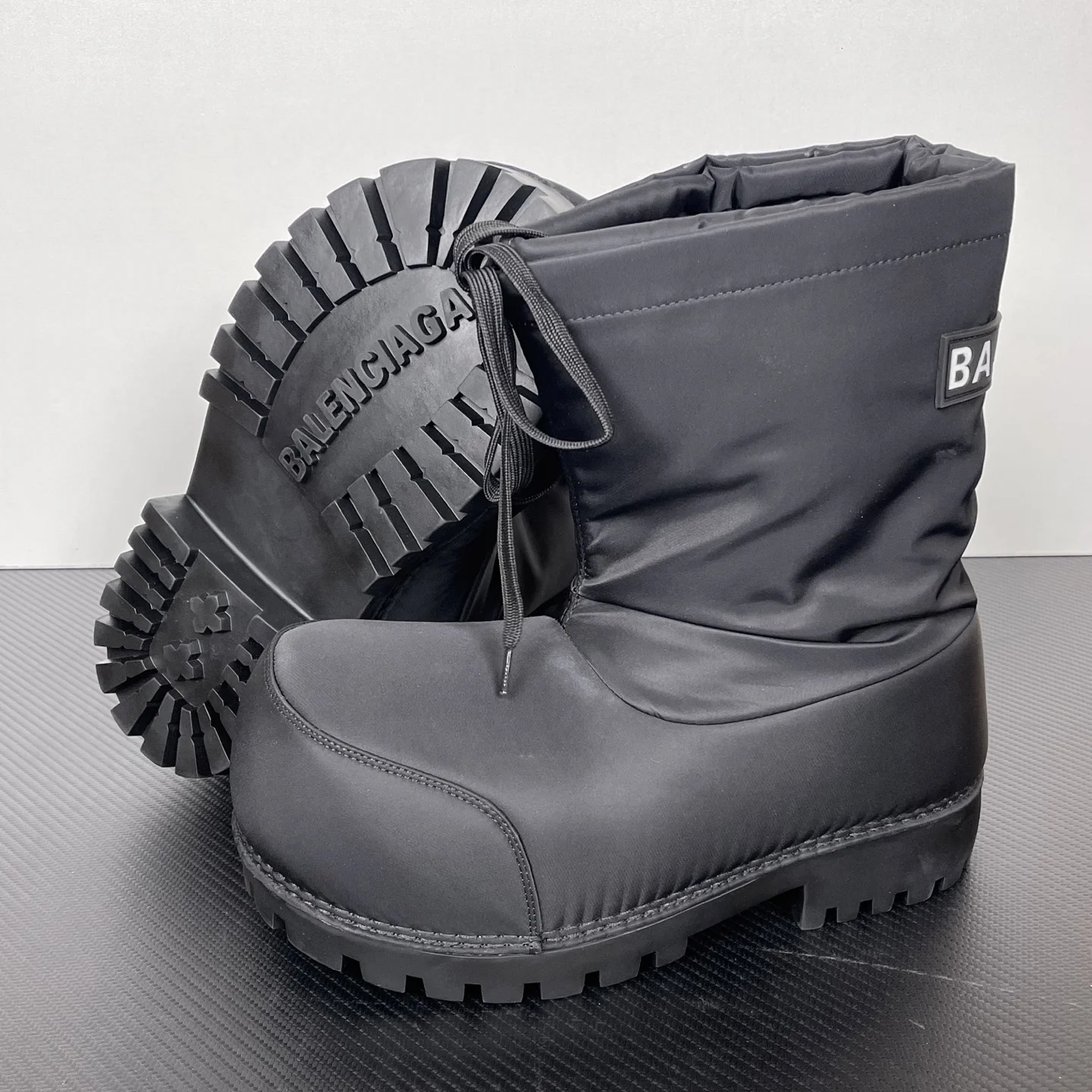 Balenciaga Alaska Low Boot Black · 780561W4SA11000