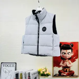 Canada Goose Women's Grandview Cropped Vest Black Disc North Star White / Black Disc · 2267WB-9433