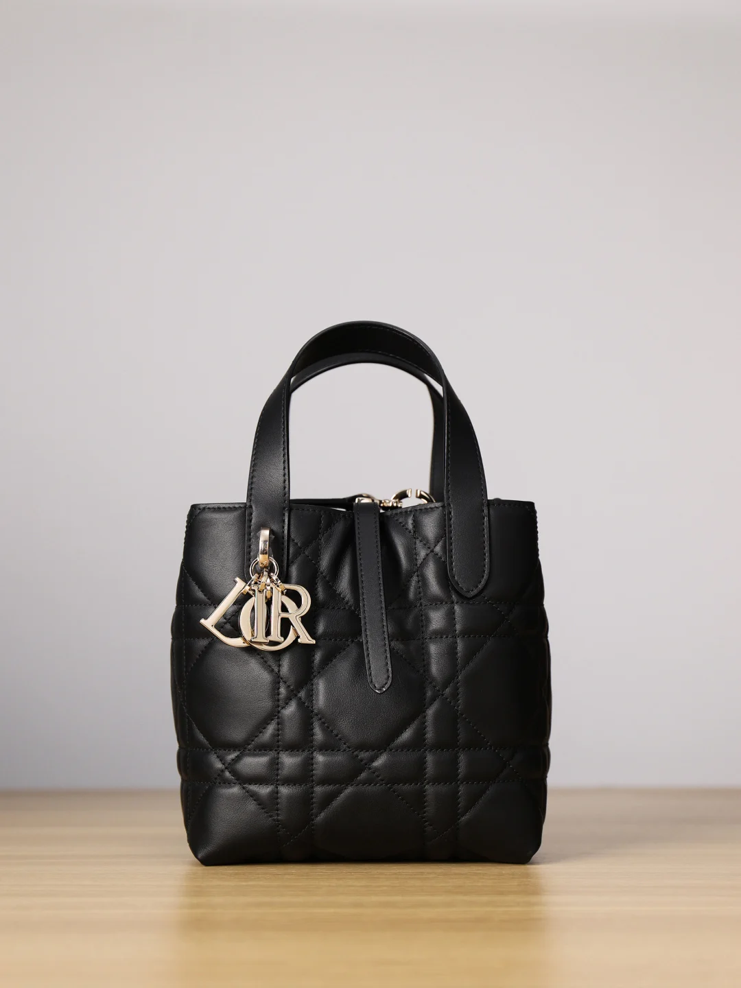 Small Dior Toujours Vertical Tote Bag Black Macrocannage · M2835OSNW_M900