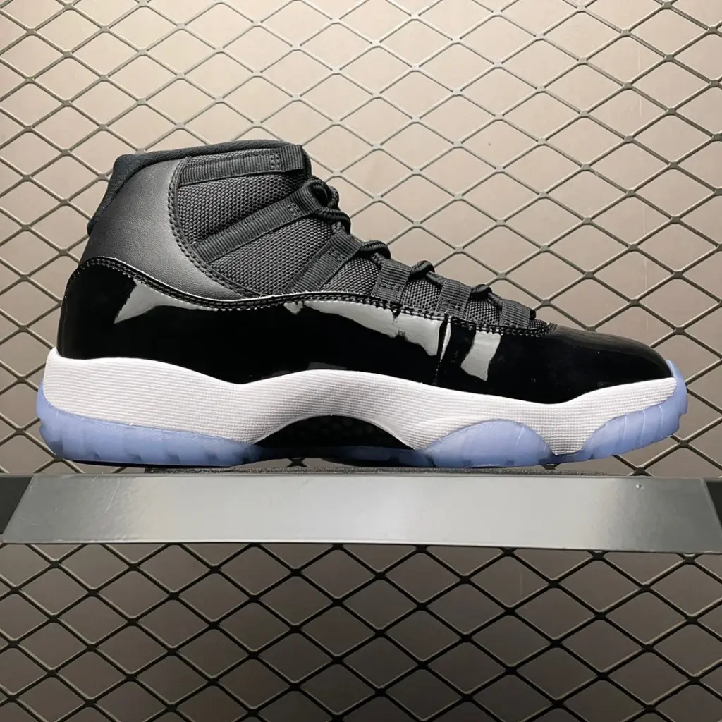 Air Jordan 11 Space Jam