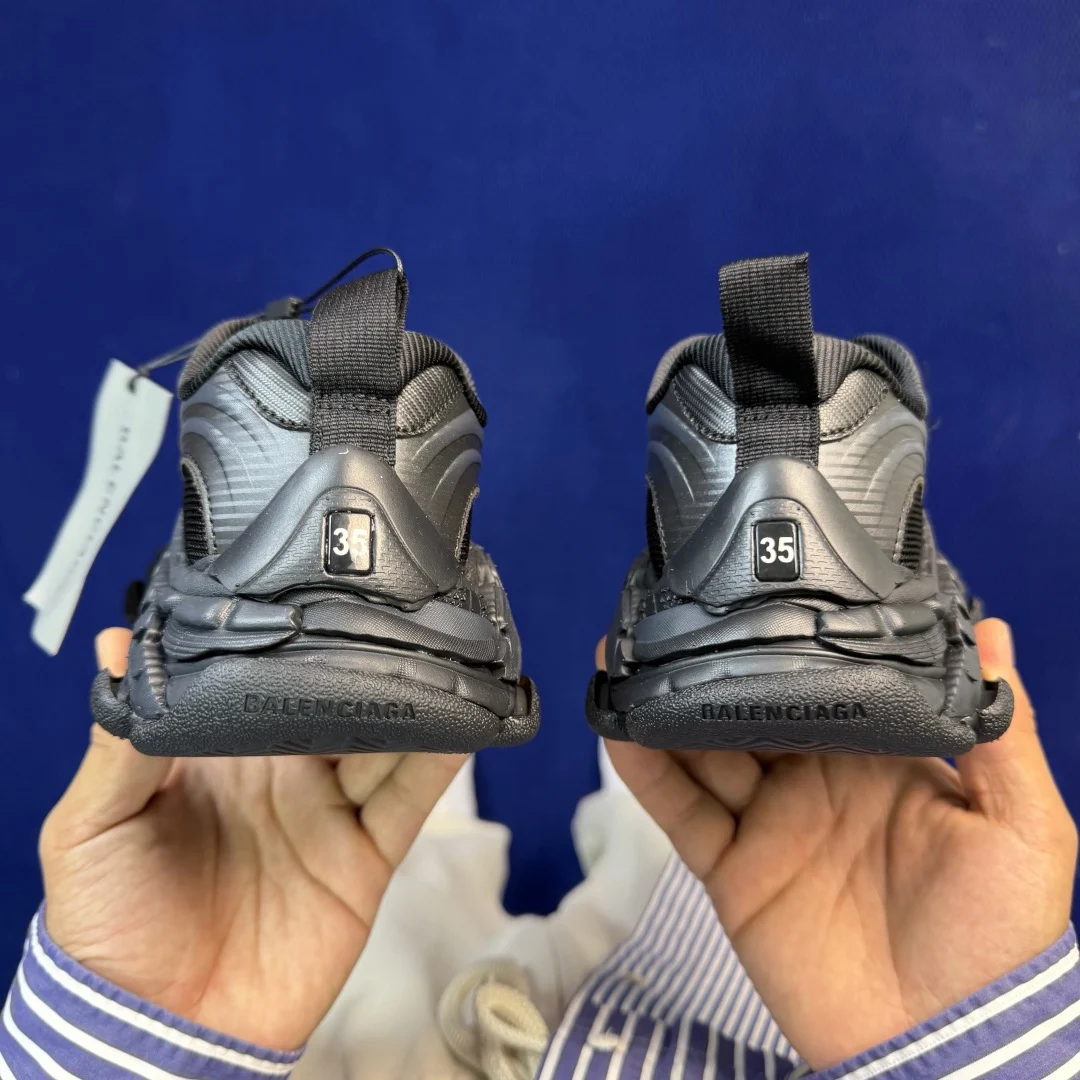 Balenciaga Triple S.2 Black / Dark Grey · 865849WTRS21011