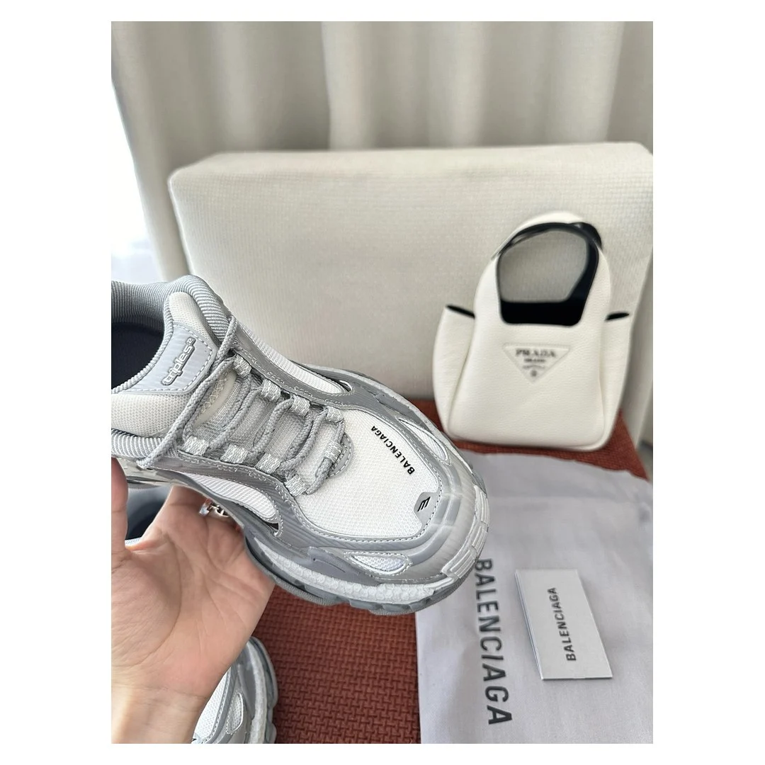 Balenciaga Triple S.2 Gradient Sneaker Grey · 865849WTR2G1800