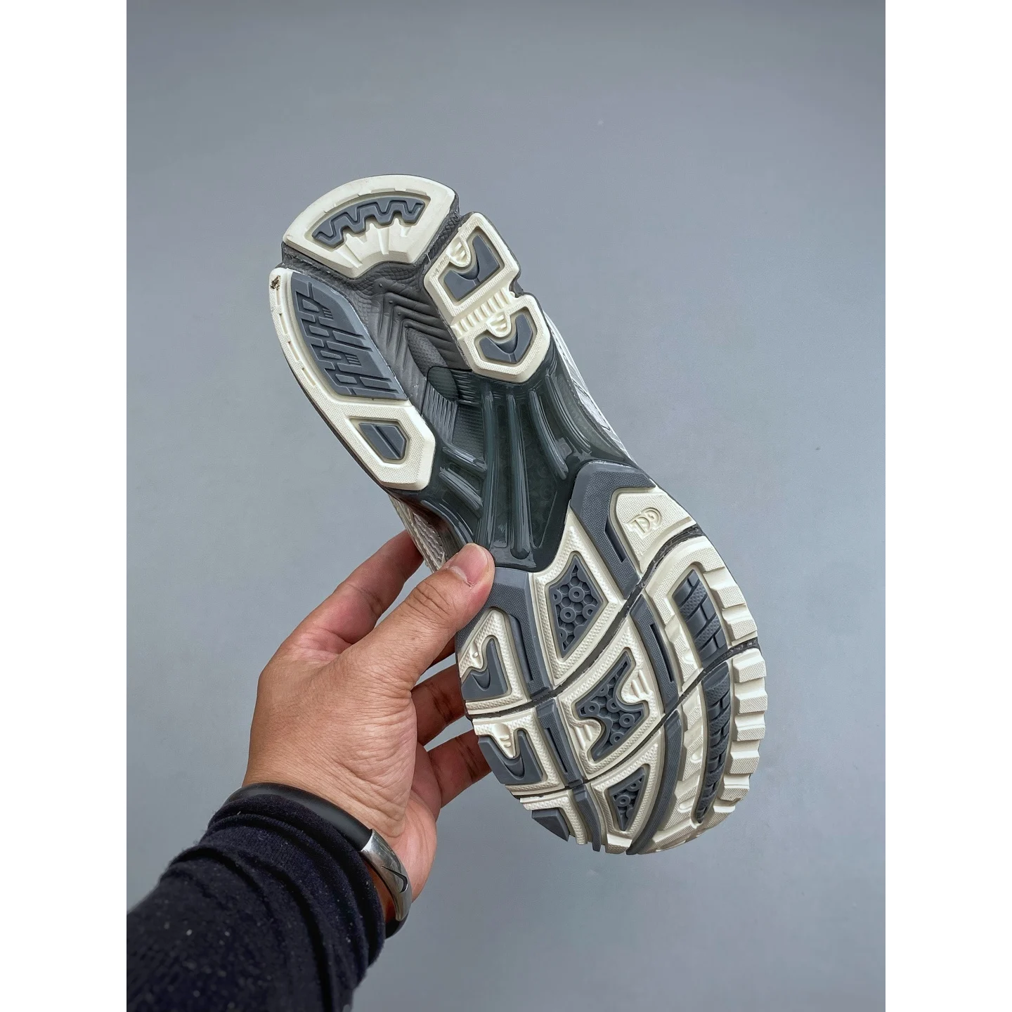 ASICS GEL-KAYANO 14 Concrete / Pure Silver · 1203A537-025