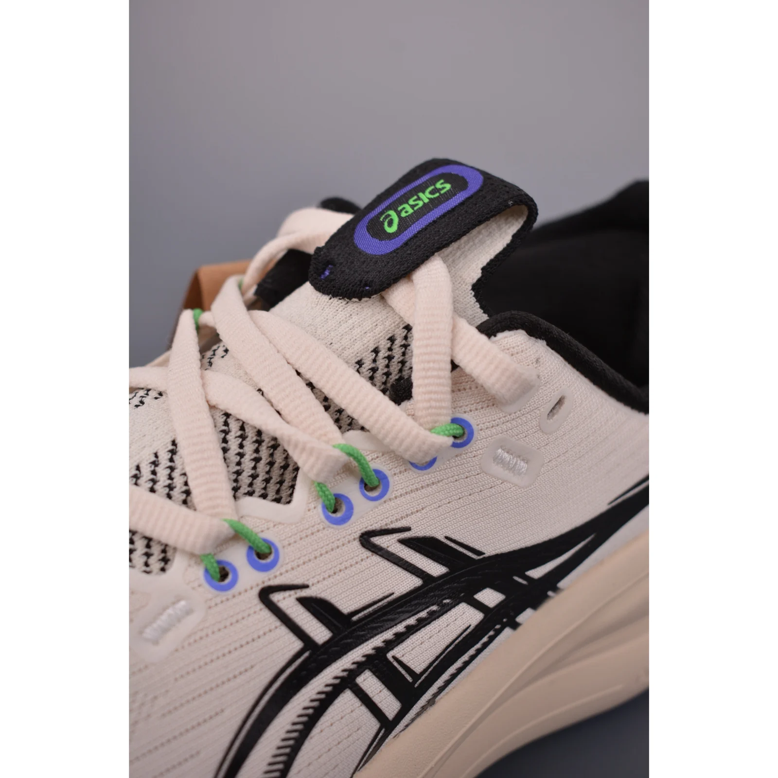 ASICS GEL-NIMBUS 28 Seashell / Black · 1011C127-800