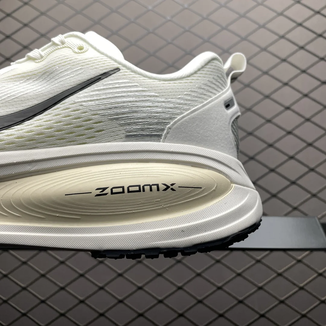 Nike Vomero 18 Men · White / Coconut Milk · HM6803-101
