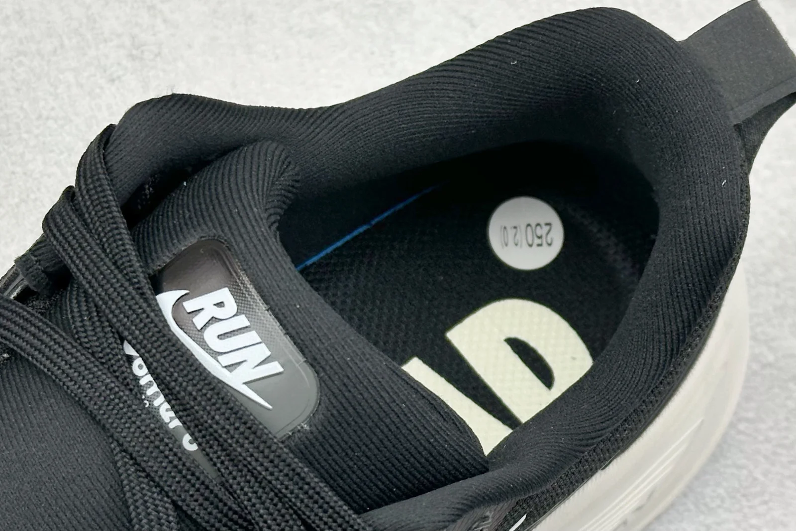 Nike Vomero 18 Men · Black / Coconut Milk / Light Iron Ore / Summit White · HM6803-007