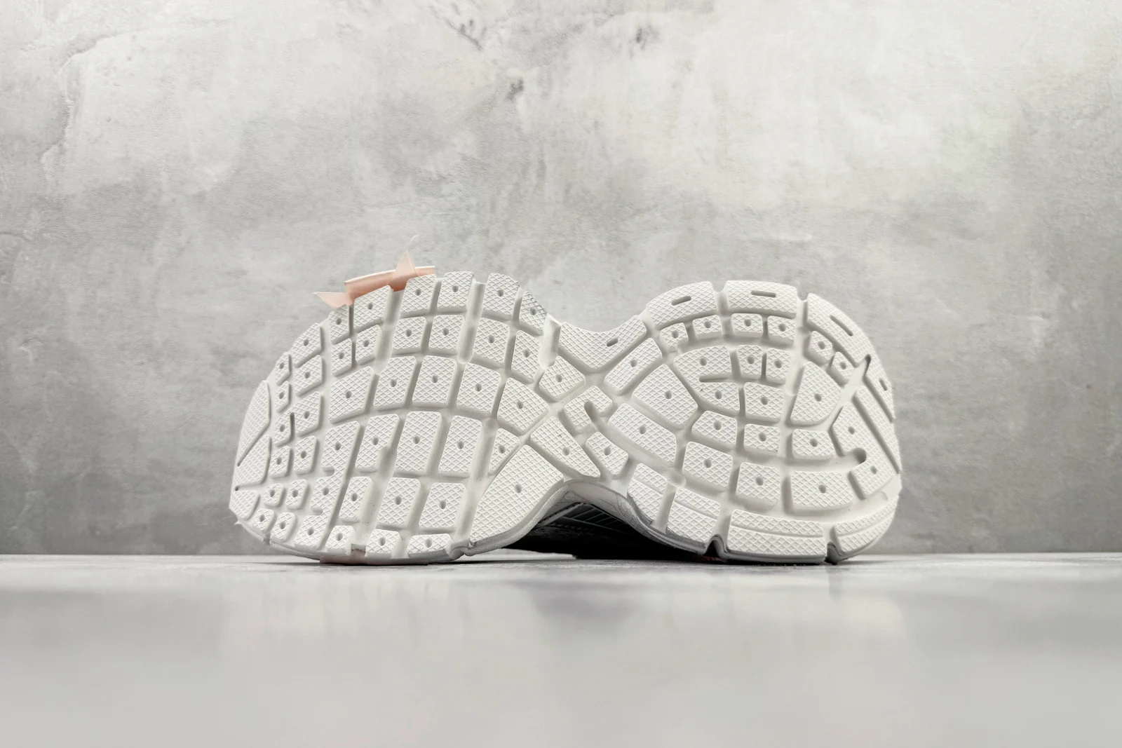 Balenciaga 3XL Lace Sneaker White/Light Pink · 832994WXLMC9050