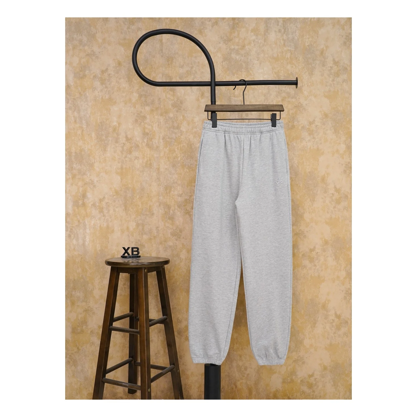Alo Accolade Sweatpant Athletic Heather Grey · U5013RG