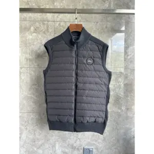 Canada Goose Men's HyBridge Knit Vest Black Disc Iron Grey / Black Disc · 6829MB-699