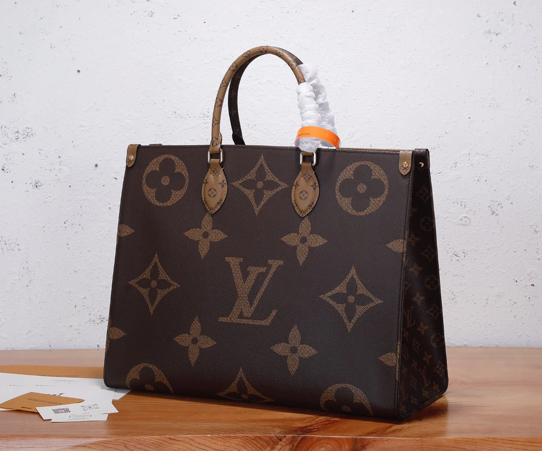 Louis Vuitton OnTheGo GM Monogram and Monogram Reverse Monogram / Monogram Reverse · M45320