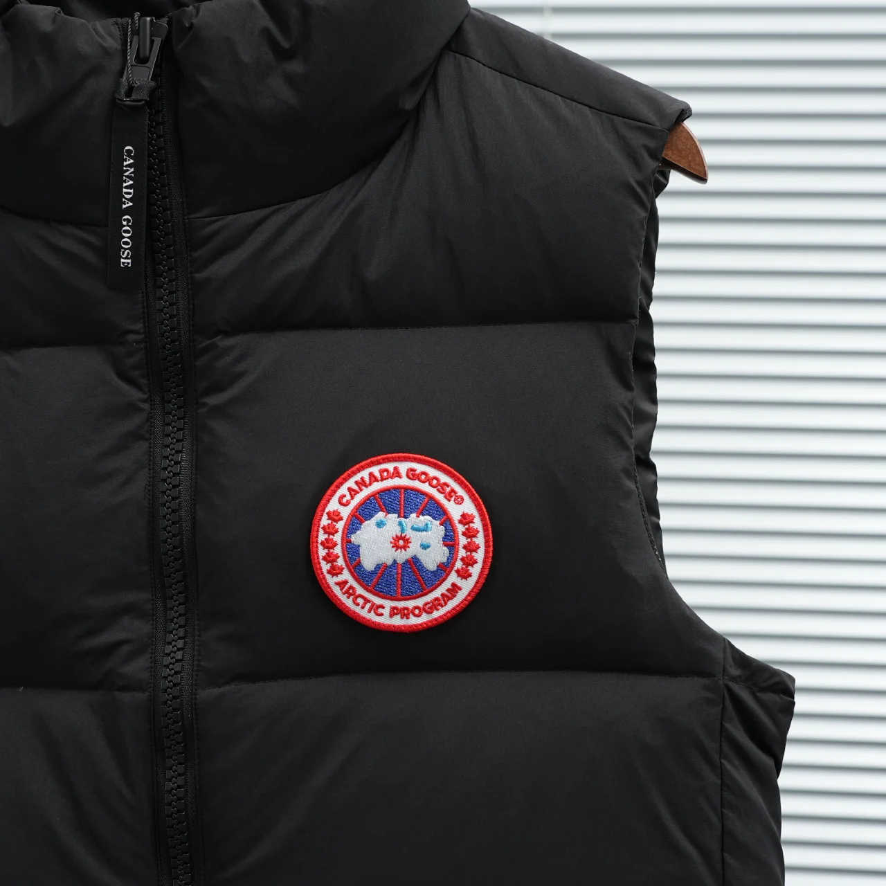 Canada Goose Men's Lawrence Puffer Vest Black / Classic Disc · 2804M-61