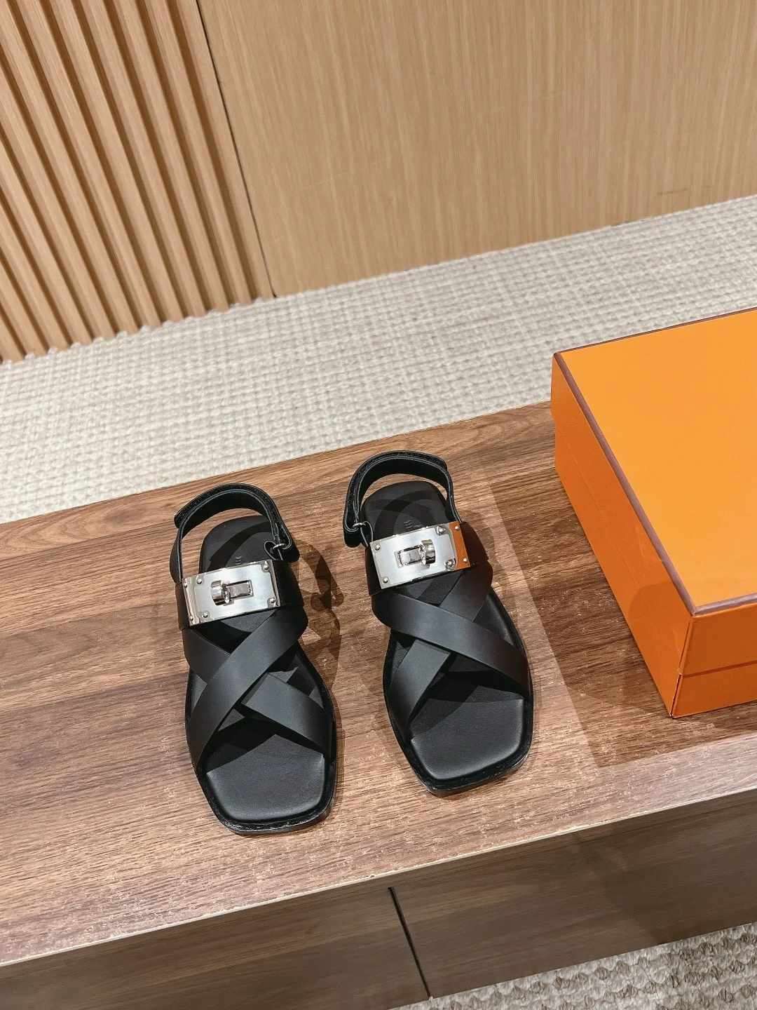 Hermès Ines Sandal Noir