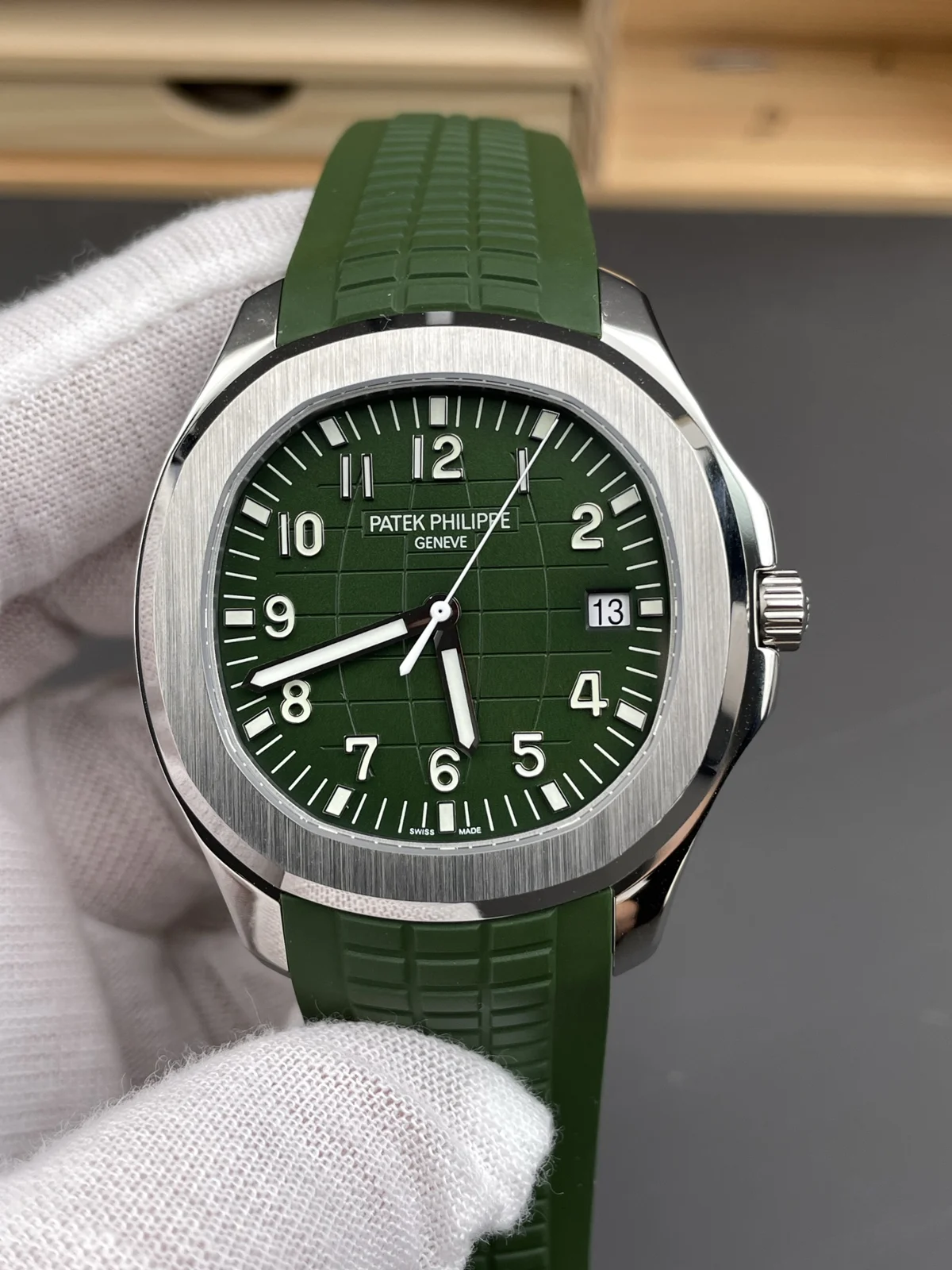 Patek Philippe Aquanaut 5168G-010 Green Dial Watch — image 3