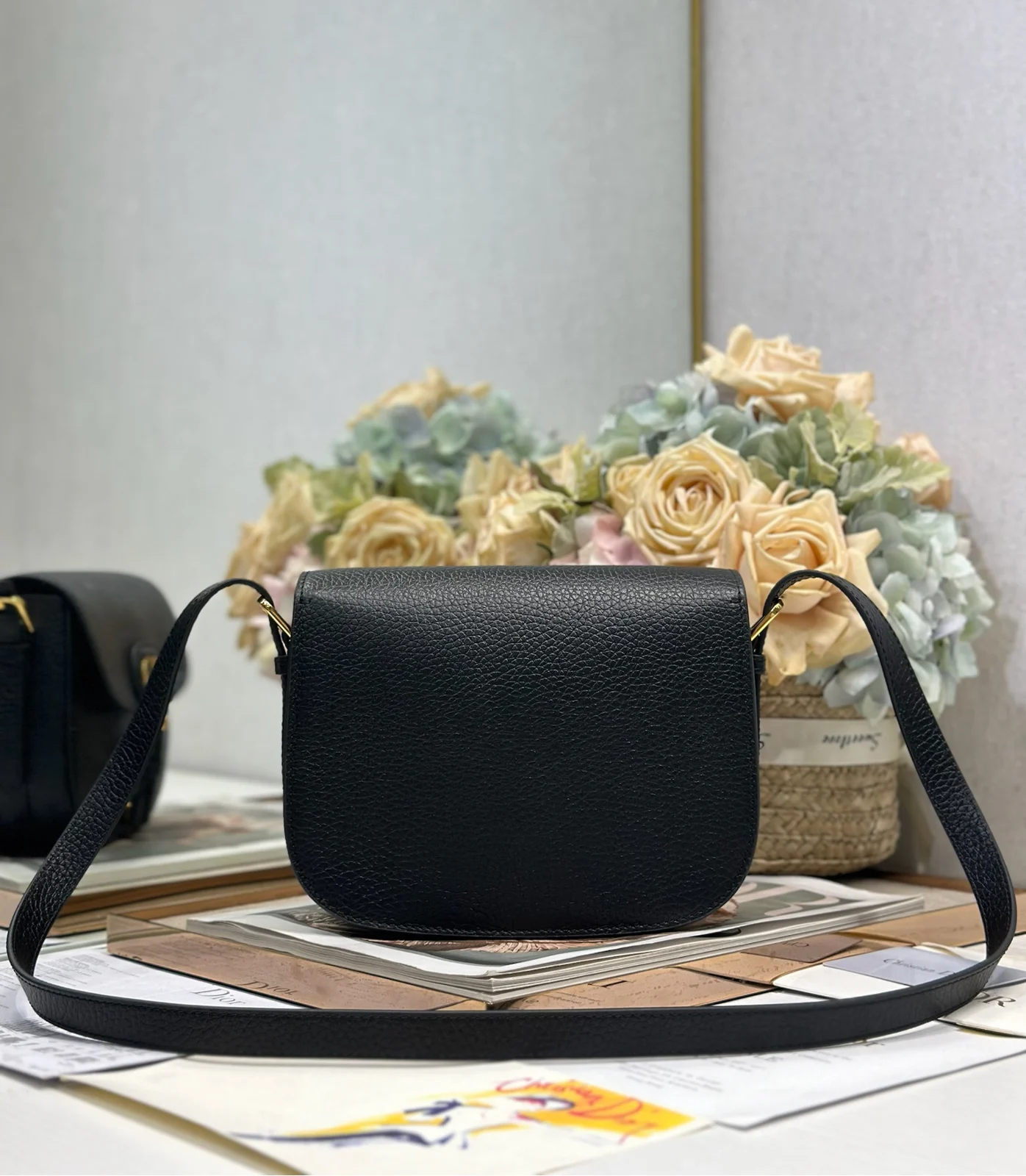 Medium Dior Bobby Bag Black Grained Calfskin · M9337USKU_M900