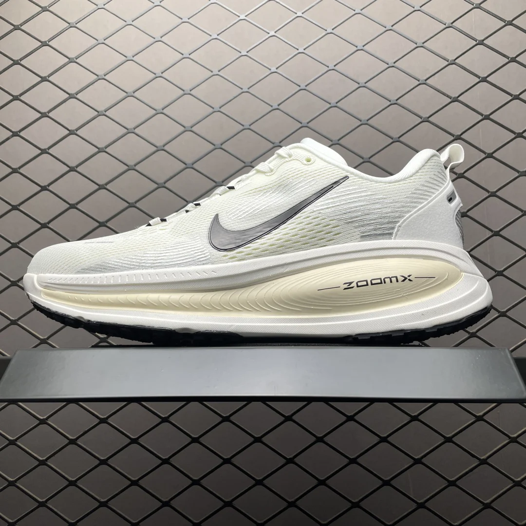Nike Vomero 18 Men · White / Coconut Milk · HM6803-101
