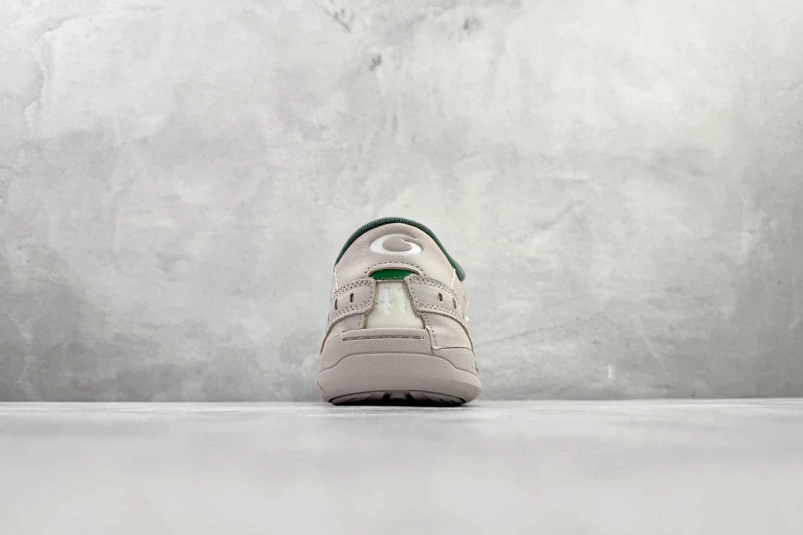 Balenciaga Hamptons Medium Worn-Out Sneaker Beige / Green · 841765WCURS9930