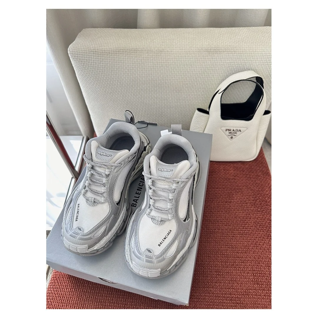 Balenciaga Triple S.2 Gradient Sneaker Grey · 865849WTR2G1800