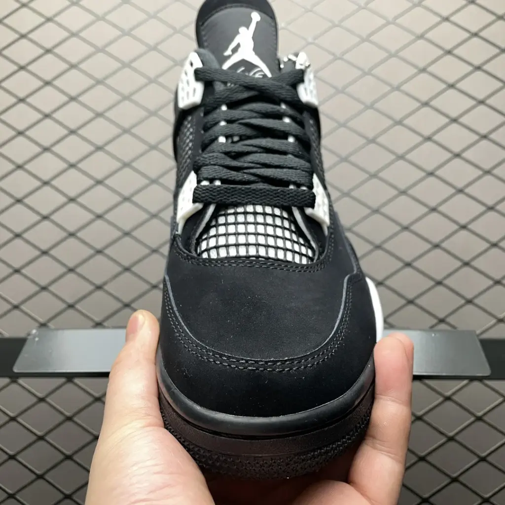 Air Jordan 4 White Thunder
