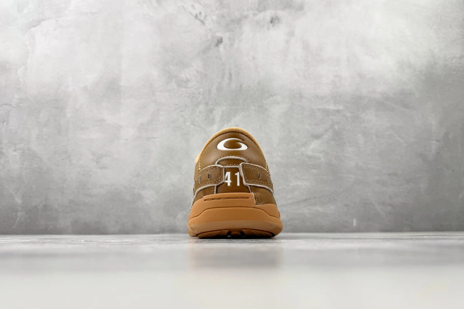 Balenciaga Hamptons Medium Worn-Out Sneaker Camel · 841765WCURS2200